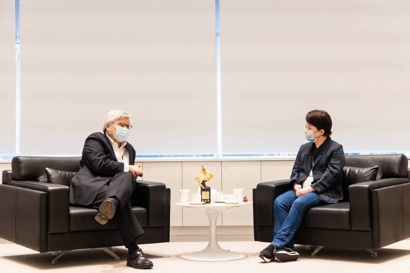 台積電魏總裁魏哲家24日拜訪市長盧秀燕。（市府提供）