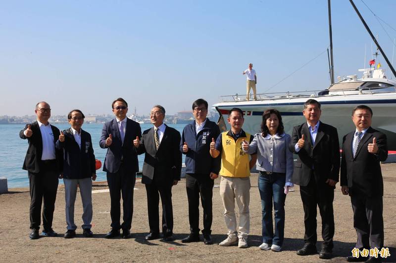 由高市政府與宏碁公司共同舉辦的「向海學習」歡迎藍色創新希望之船活動。（記者李惠洲攝）