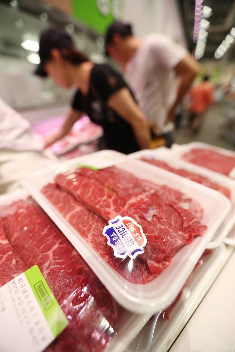 韓媒報導，韓國或成為第一大美國牛肉進口國。（歐新社）