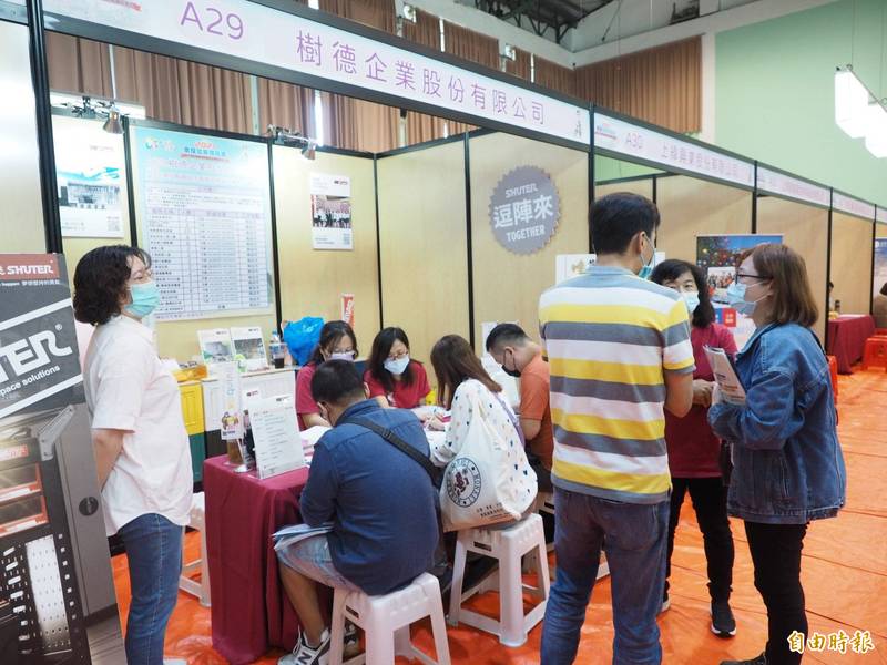 失業勞工撫養無工作收入的父母，從今天開始可以申請每1人多10%的加給給付或津貼，最多加給20%。（資料照）