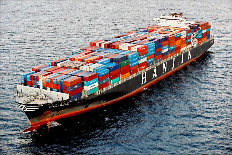 2017年初全球第7大海運商韓進海運（Hanjin Shipping）破產後，南韓海運商實力大不如前，甚至被台灣遠拋在後。（路透）