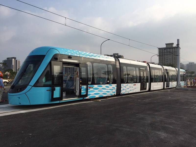 淡海輕軌列車。（中鋼提供）