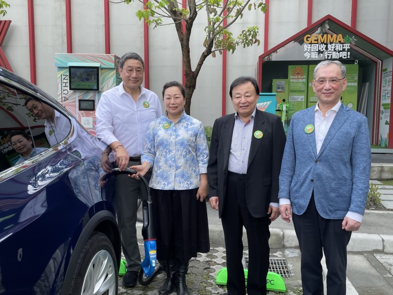 統一超商攜手台泥儲能、華城電能分別於7-ELEVEN花蓮蓮和、桃園江園、南投竹秀3家門市導入電動汽車充電樁服務。（記者楊雅民攝）