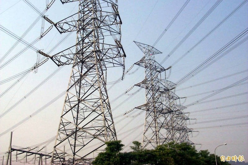 今日台電電網遭遇到歷年最大事故，最大考驗將在今天的「夜尖峰」時段。（資料照）