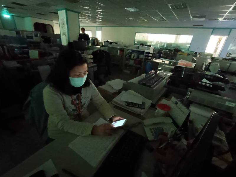 興達事故全台百萬戶停電。（記者田裕華攝）
