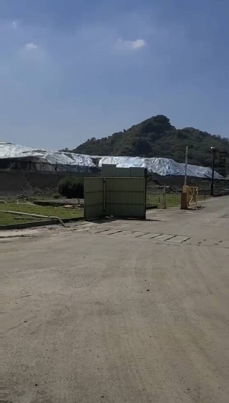 中油高廠得標商，偷運污染土壤出廠，對當地環境造成污染，引發民眾抗議，要求高雄市政府及台積電介入調查。（讀者提供）