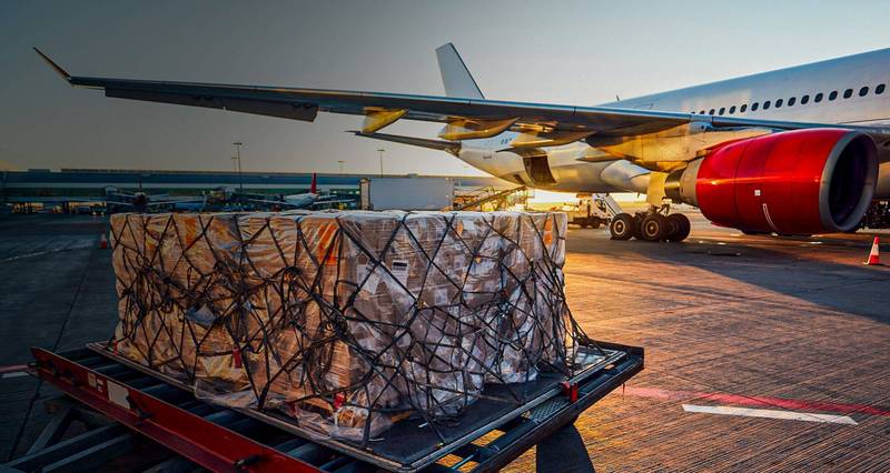 俄羅斯入侵烏克蘭以來，空運貨物的成本飆升，增加航空貨運業的物流複雜性。（路透）