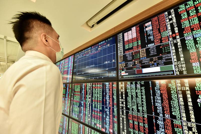 貨櫃3雄扯後腿，終場指數小漲14點萬七得而復失（資料照）