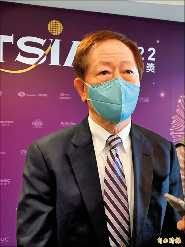 台積電董事長劉德音示警,中國封控已影響手機、PC與電視等終端產品消費需求下滑。(記者洪友芳攝)