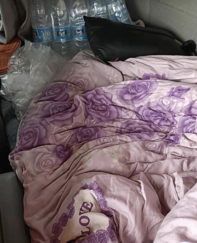 上海人辱華諷習！居委領導私吞物資  外灘沒人還長草