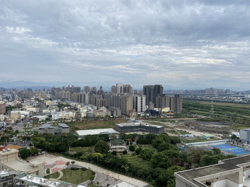 竹科新貴指名度高的竹北5大重劃區、新竹市關埔重劃區等多處新案少之又少，甚至加起來新案總銷不到80億元。（記者徐義平攝）