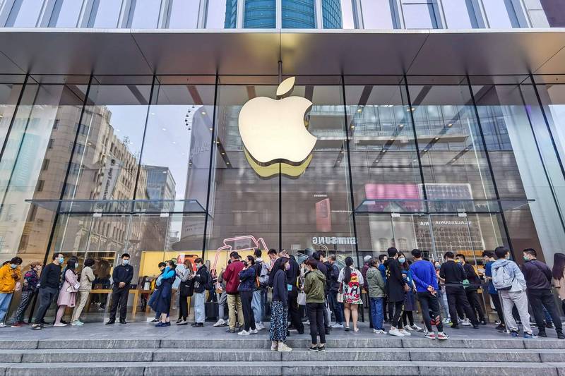 蘋果在中國佈局的原因之一是看準中國市場龐大的商機。圖為上海一間Apple Store。（法新社）