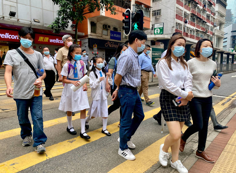 中國遊客蜂擁到香港 1個月人數超過2年總量