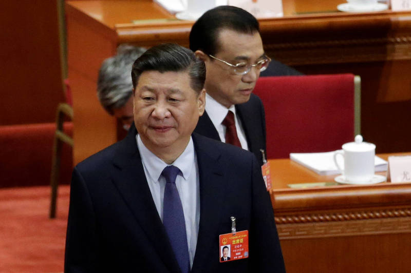 習近平、李克強對經濟、防疫看法不一,基層官員面臨兩難。(路透)