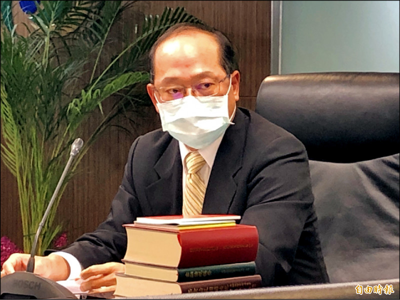 金管會公布今年前4月國銀對中小企業新增放款金額為1693.73億元。圖為銀行局副局長林志吉(資料照/記者王孟倫攝)