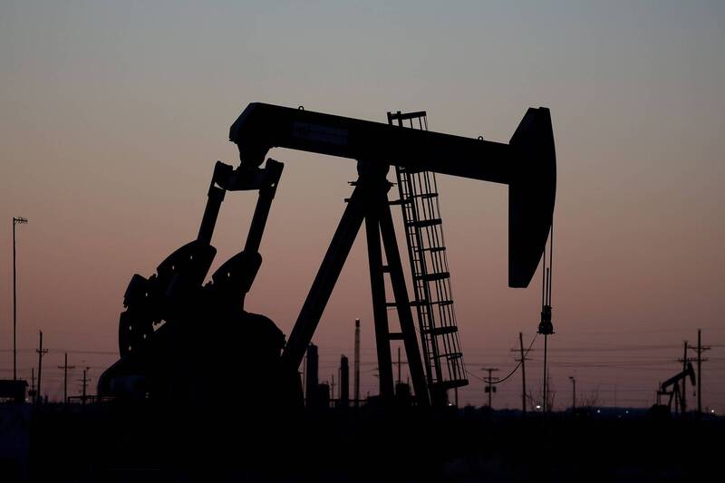 經濟衰退憂慮 國際油價暴跌近7％