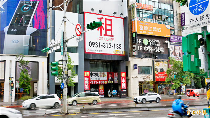 房價、租金同步飆漲，再加上去年第四季全國房價所得比9.46倍，2002年統計以來新高，民眾居住成本變得更加沉重。（記者靳昌玲攝）