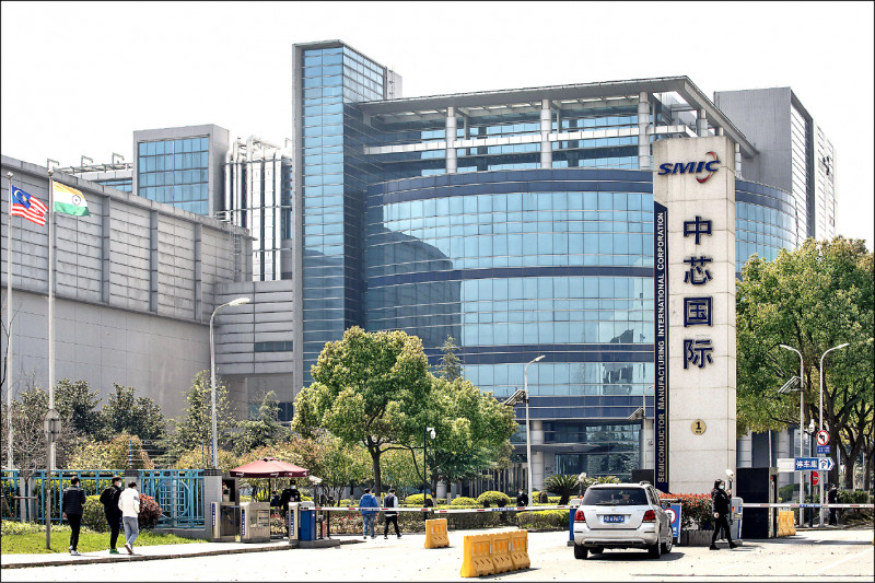 產業觀察公司TechInsights披露,中國中芯國際已秘密出貨七奈米晶片,「初步圖像顯示,幾乎複製台積電七奈米製程技術」。圖為中芯上海總部。(彭博檔案照)