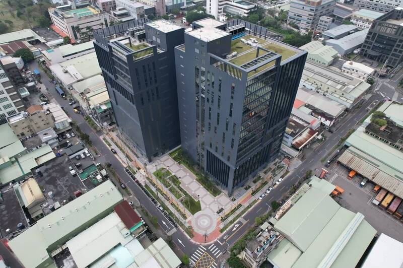 位於土城工業區的華南金舊廠房推動都更案，完工後做為華南銀行資訊中心機房及出租廠辦。（城鄉局提供）