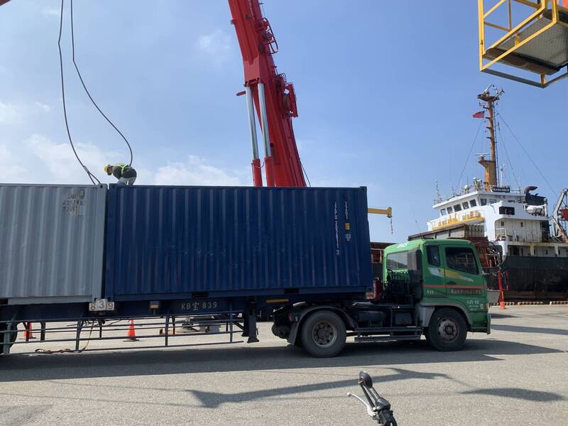 安平港貨櫃集散站啟用,提供24小時裝櫃、裝船一條龍服務。(台南市府提供)