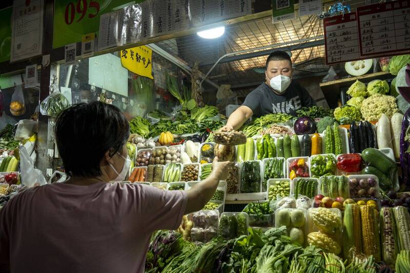 中金分析師預估，中國通膨率恐很快就超過3％，威脅目前仍脆弱的經濟復甦。（彭博）