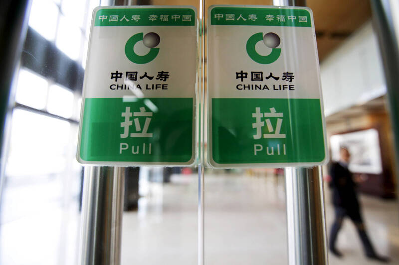 中國人壽等幾家中國國有企業週五(12日)宣布計劃自願從美國股市下市。(路透資料照)