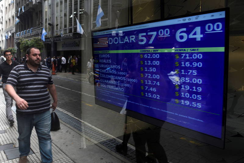 阿根廷央行11日宣布將28天期的Leliq基準利率，從60％一口氣提高到69.5％。（示意圖，歐新社）