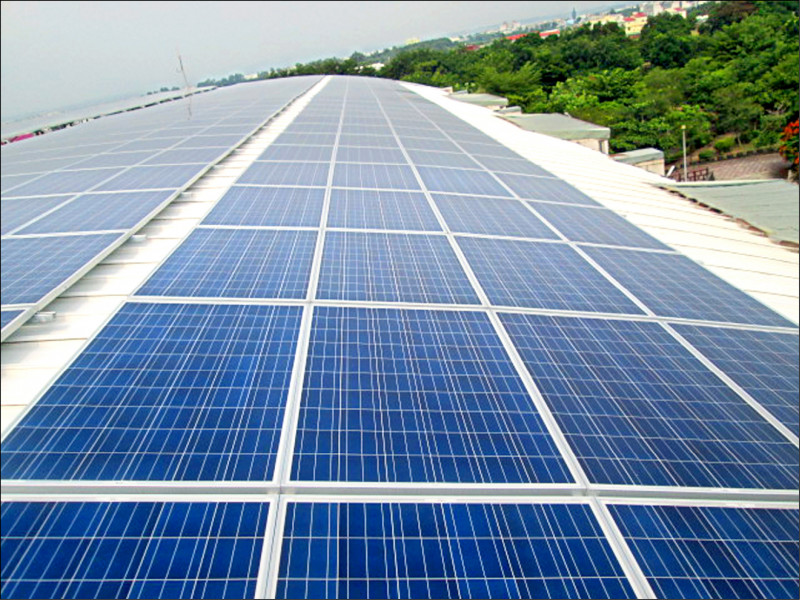 美國承諾給太陽能發電等項目租稅減免，太陽能廠受惠。（資料照）