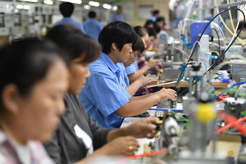 疫情、停電限制生產 中國製造業PMI連2月緊縮