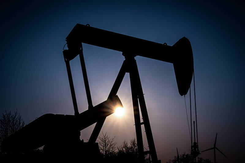 俄威脅停供、OPEC+決議減產 國際油價上漲