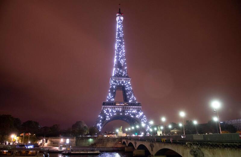 降低能源消耗巴黎艾菲爾鐵塔每晚將提早1小時熄燈- 自由財經