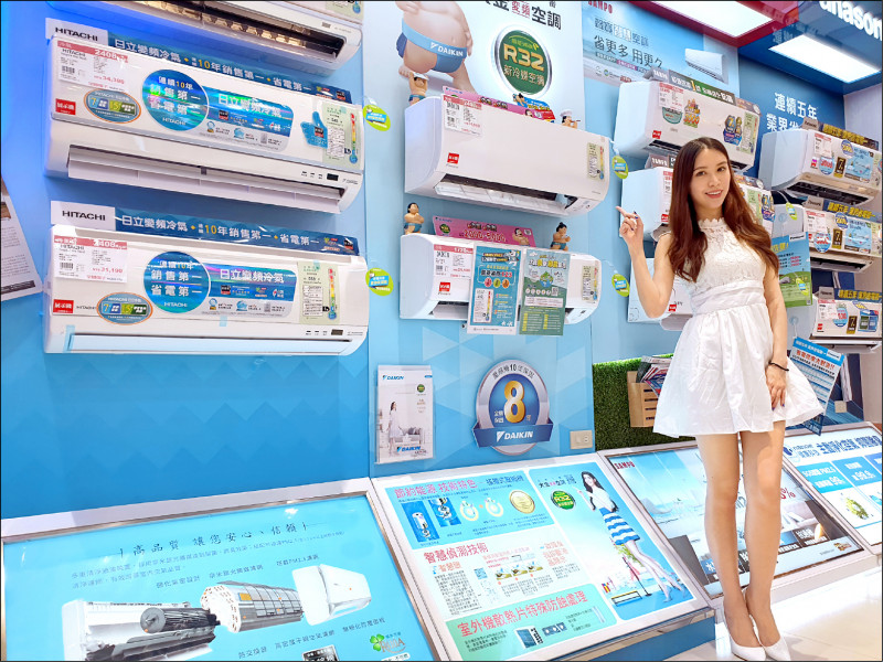 因應我國2050年淨零轉型，經濟部昨公布2023至2030年「節能戰略計畫」，其中2025年市售燈泡改為全LED燈，2030年冰箱、冷氣耗能標準將是全球最嚴。（資料照）
