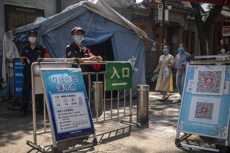 中國強壓式封控，影響民眾的日常生活。（彭博）
