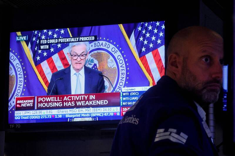 Fed主席鮑爾(Jerome Powell)放鷹,全球前500大富豪淨資產蒸發約590億美元。(路透)