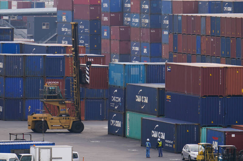 聯合國機構貿發會議表示，由於經濟動盪、烏克蘭衝突和武漢肺炎大流行病的影響，削弱了貿易前景，2023全球航運活動的步伐將失去動力。（彭博）