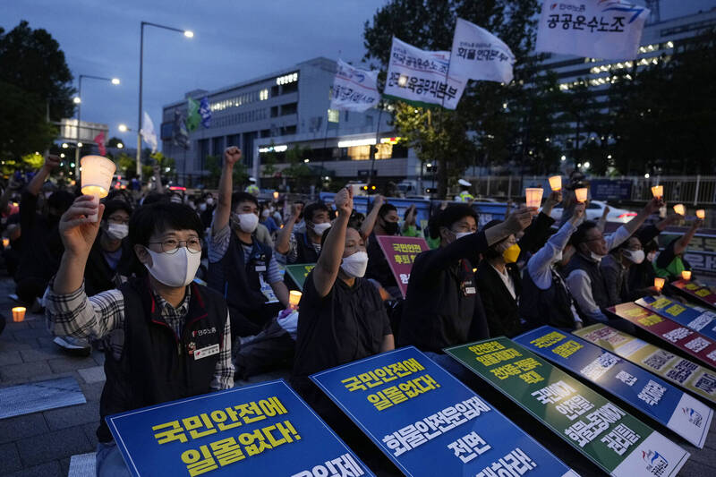 南韓將處罰罷工司機  最重吊銷執照
