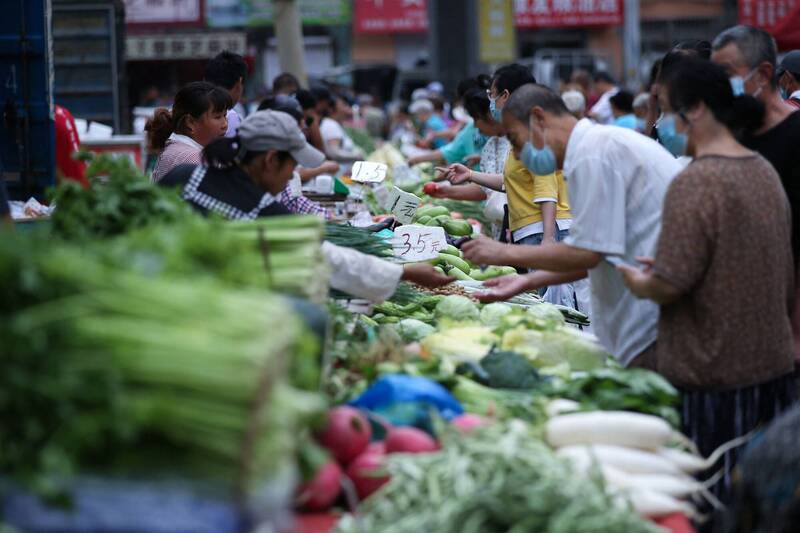 清零重創中國經濟,多地封城影響運輸、耽誤春耕,糧食安全跟著亮紅燈。(法新社)