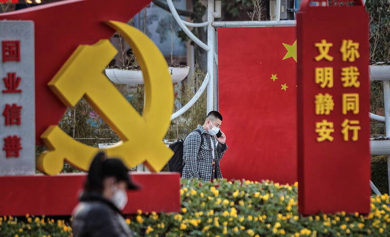大幅放寬防疫措施，短期內恐對中國經濟造成衝擊。（歐新社）