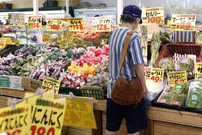 日本核心通膨已達到3.6％，一些分析師預計，年底前將進一步加速。（彭博資料照）