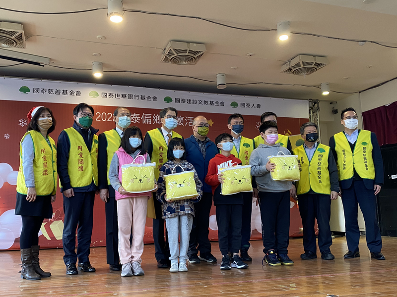 國泰提供資源，讓偏鄉學校有能力給予學童溫暖。（圖/張躍榮攝）