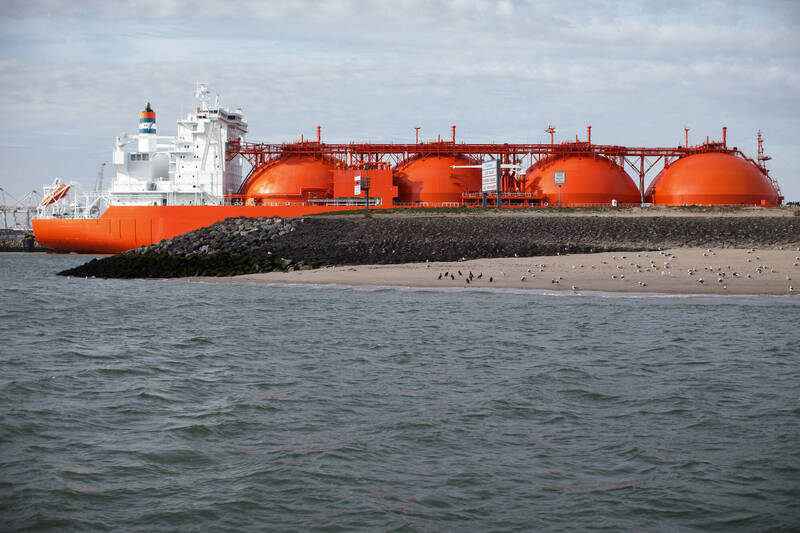透過海運的液化天然氣（LNG）進口，也歐洲協助取代了被俄羅斯暫停的管線天然氣運輸。（彭博資料照）
