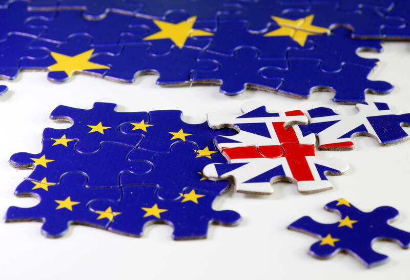 智庫脫歐使得英國經濟比原先預期再縮減了5.5％，並加劇了公共服務的緊縮。（路透資料照）
