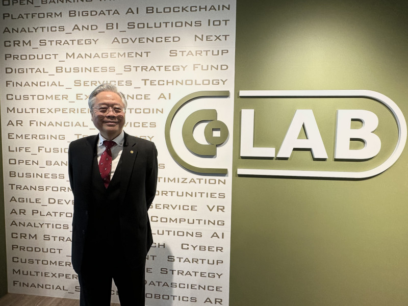 合庫金董事長雷仲達表示，今年經濟有可能比預期好。（記者陳梅英攝）