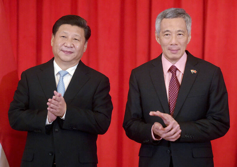 新加坡政府投資公司由星國總理李顯龍（右）擔任主席，在過去30年內，大大投資中國。（美聯社資料照）