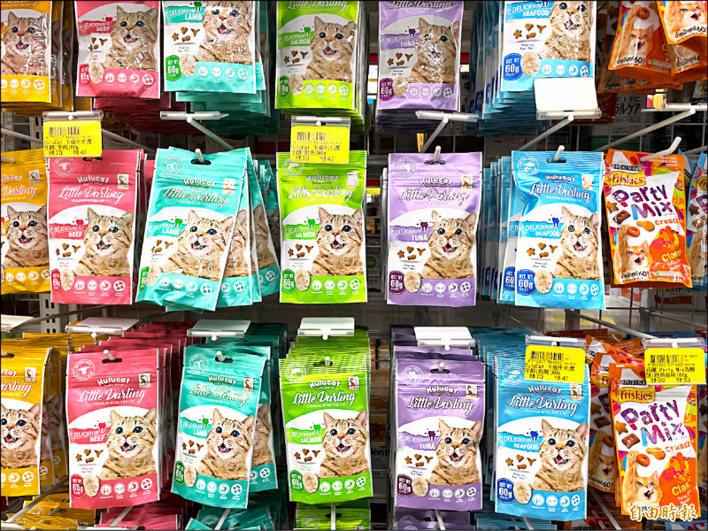 超商、超市、量販店這幾年皆加速引進犬貓商品,寵物相關商品業績較未導入前呈現倍數成長。
(記者楊雅民攝)