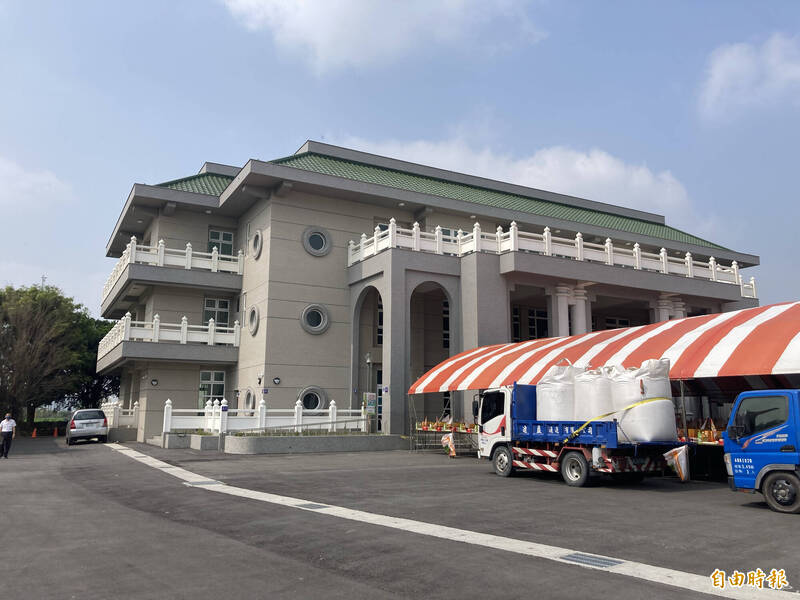 「梅陵園」外觀。（記者顏宏駿攝）
