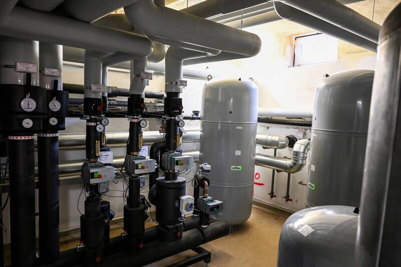 地源熱泵系統（Ground source heat pump）是以大地作為熱源，在冬季供暖、夏季制冷的1種技術。（歐新社）