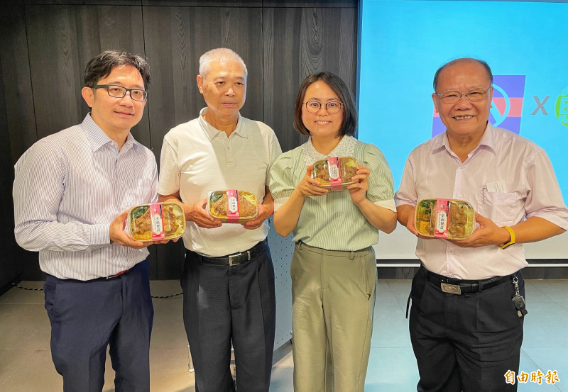 全聯已和鮮食廠擴大合作，6月5日起全台販售熱便當的門市將擴大至300家，屆時有130-150家門市也將同步提供「全聯小時達」熱便當外送服務。（記者楊雅民攝）