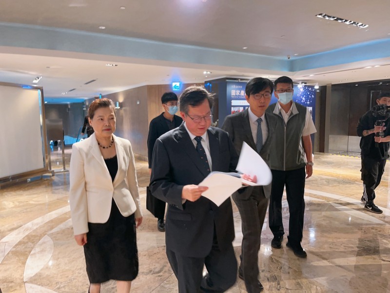 針對誠品個資外洩案,行政院副院長鄭文燦今說明,此個案恐涉及後段政治認知作戰,將查明外洩途徑。(記者廖家寧攝)