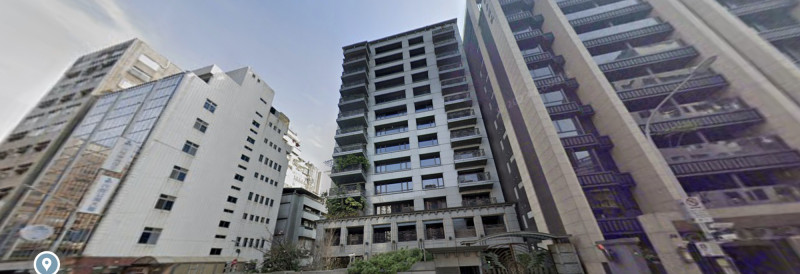 北市朱崙街豪宅「九仰」6樓，毛胚屋狀態放9年，今年4月，以2.02億元賣給法人匯恆通。（翻攝自Google Map）